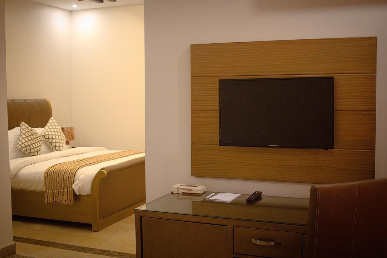 Zifan Hotel & Suites Karachi Luaran gambar