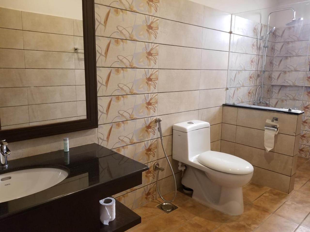 Zifan Hotel & Suites Karachi Luaran gambar