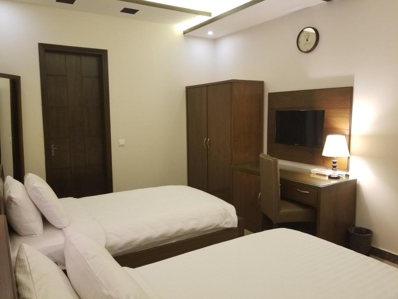 Zifan Hotel & Suites Karachi Luaran gambar