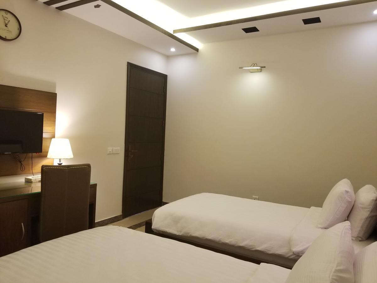 Zifan Hotel & Suites Karachi Luaran gambar