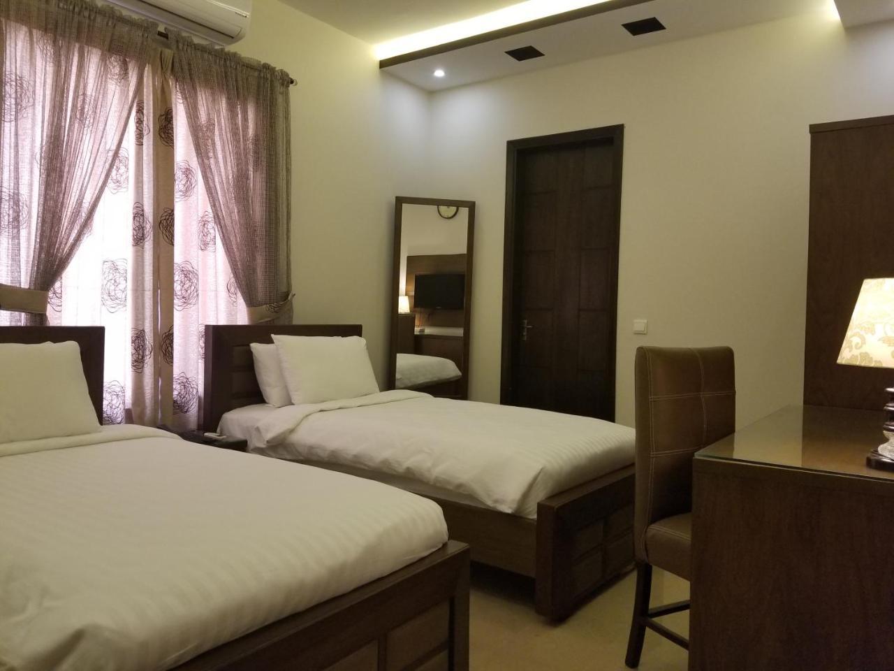 Zifan Hotel & Suites Karachi Luaran gambar